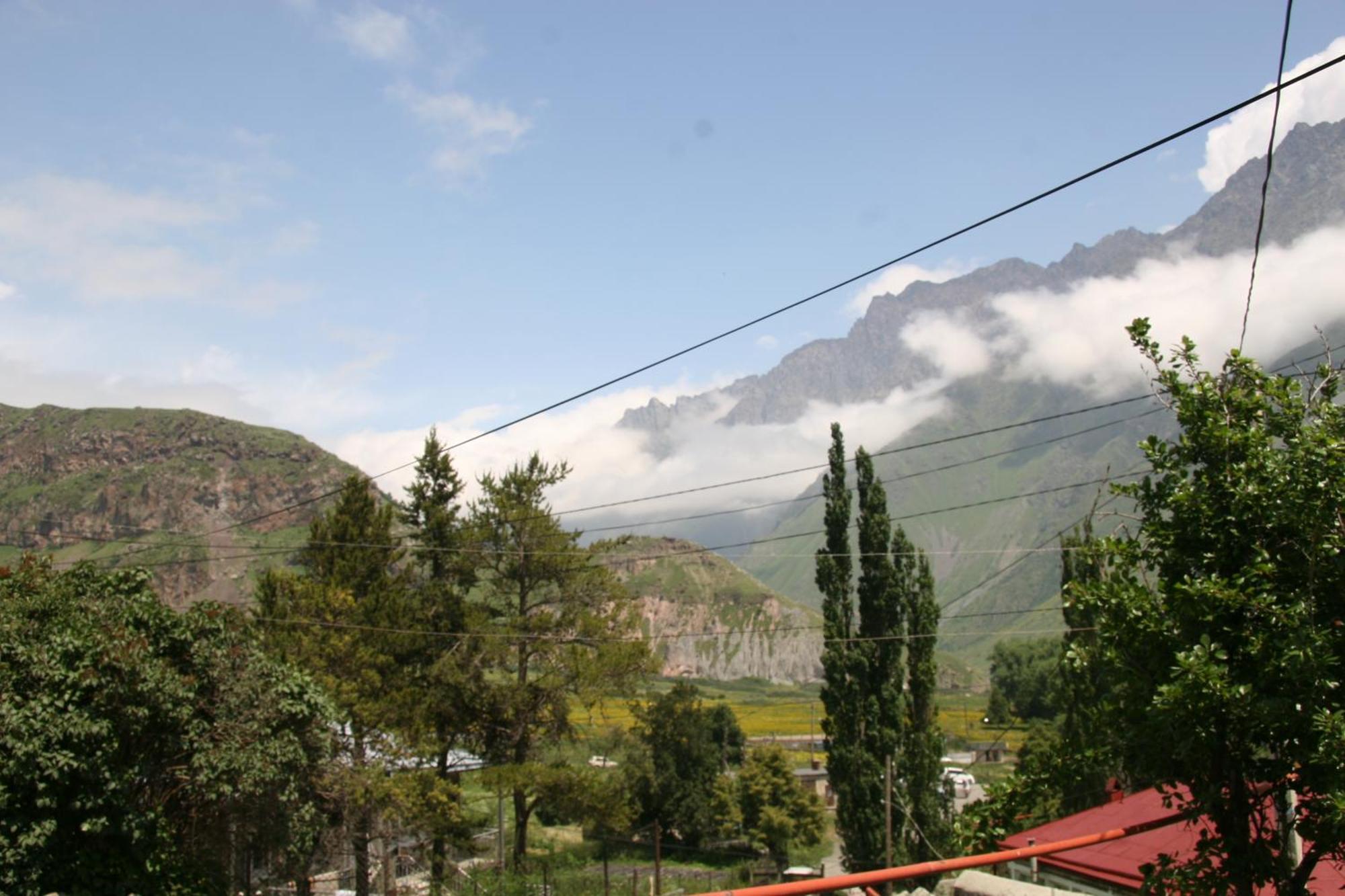 Guest House Sabauri Kazbegi Esterno foto